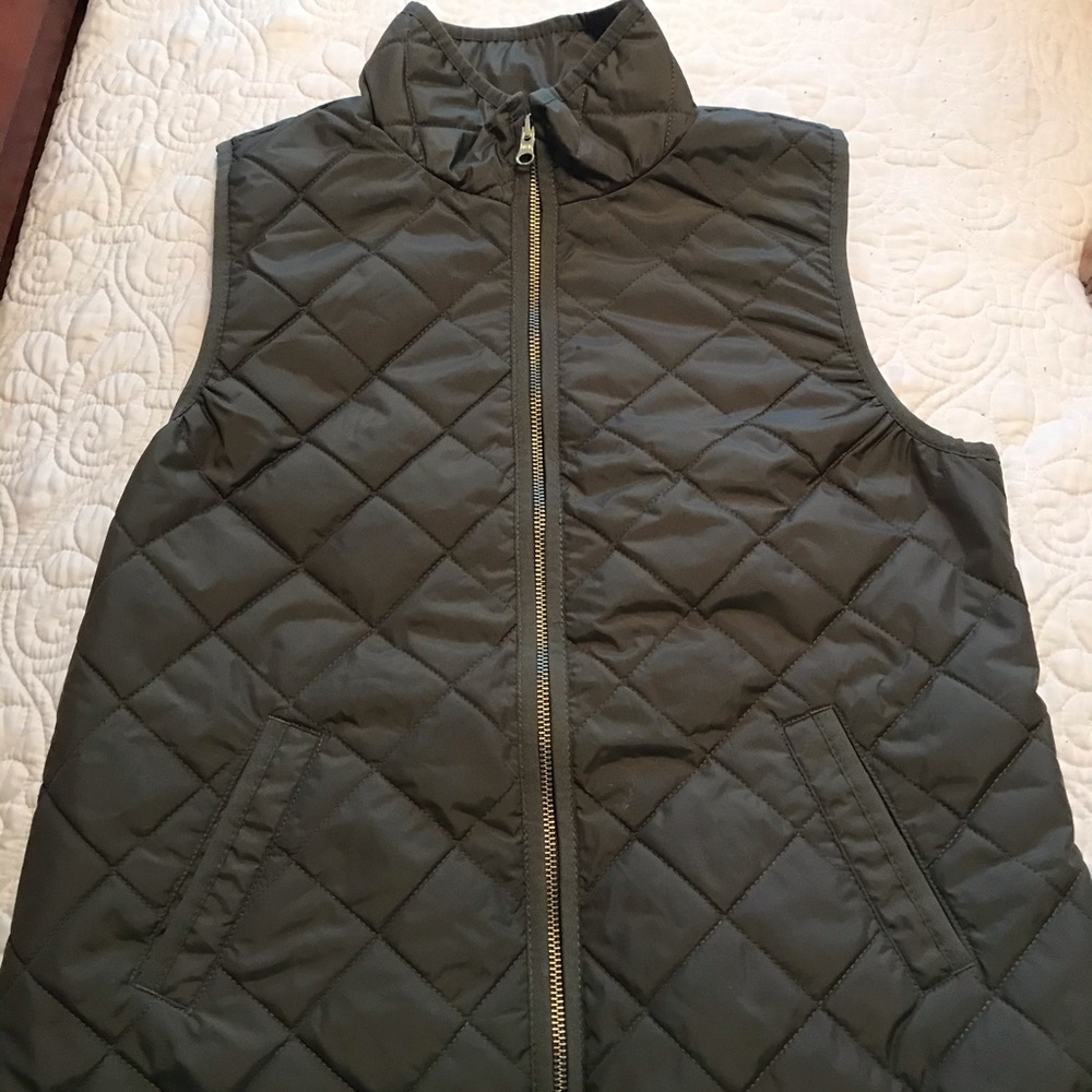OLD NAVY size small army green vest. Never worn.